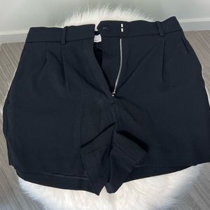 ARITIZA 6’ pleated shorts